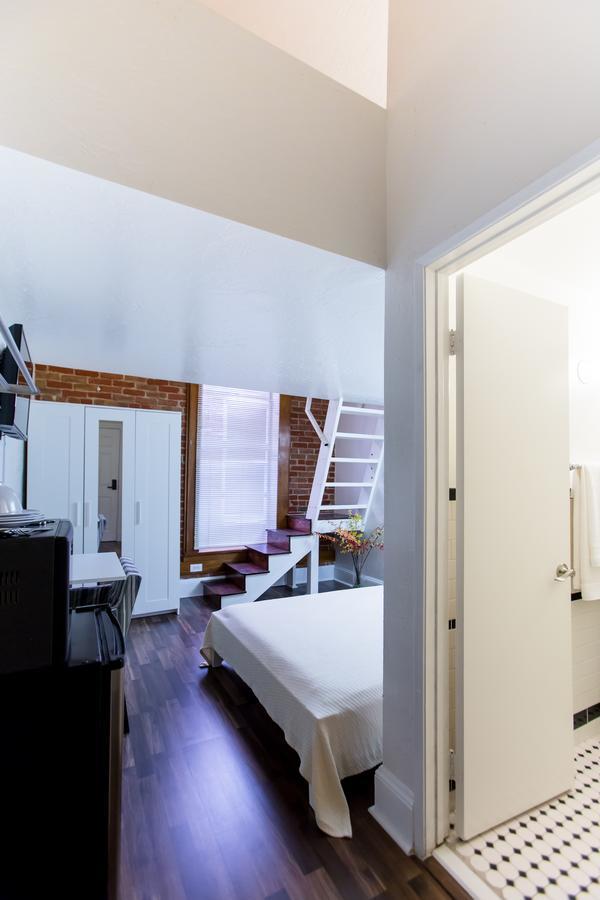 Vantaggio Suites Сан-Диего Экстерьер фото